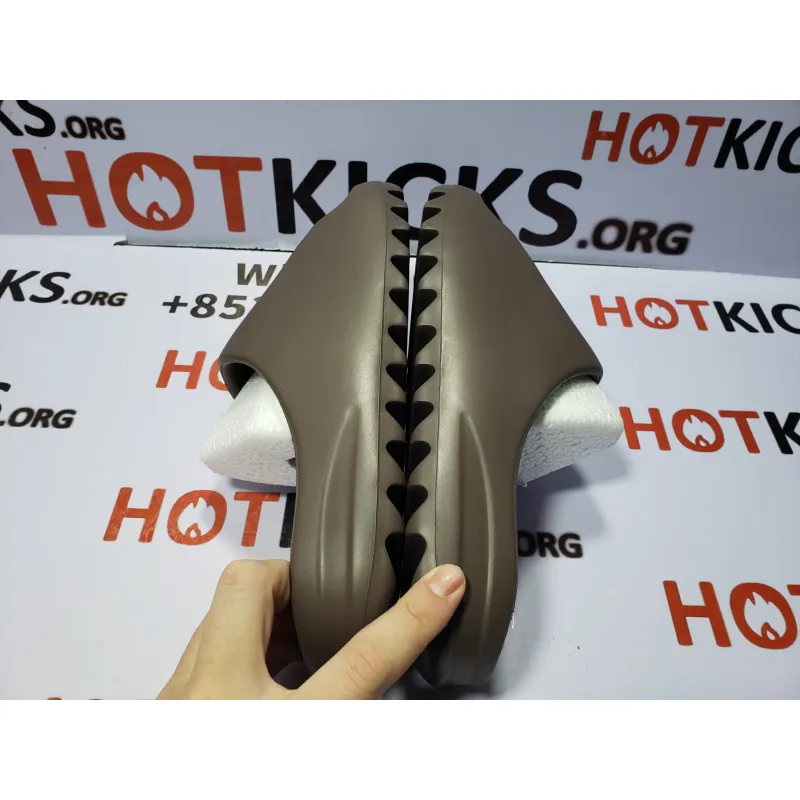 OG Yeezy Slide Soot, G55495