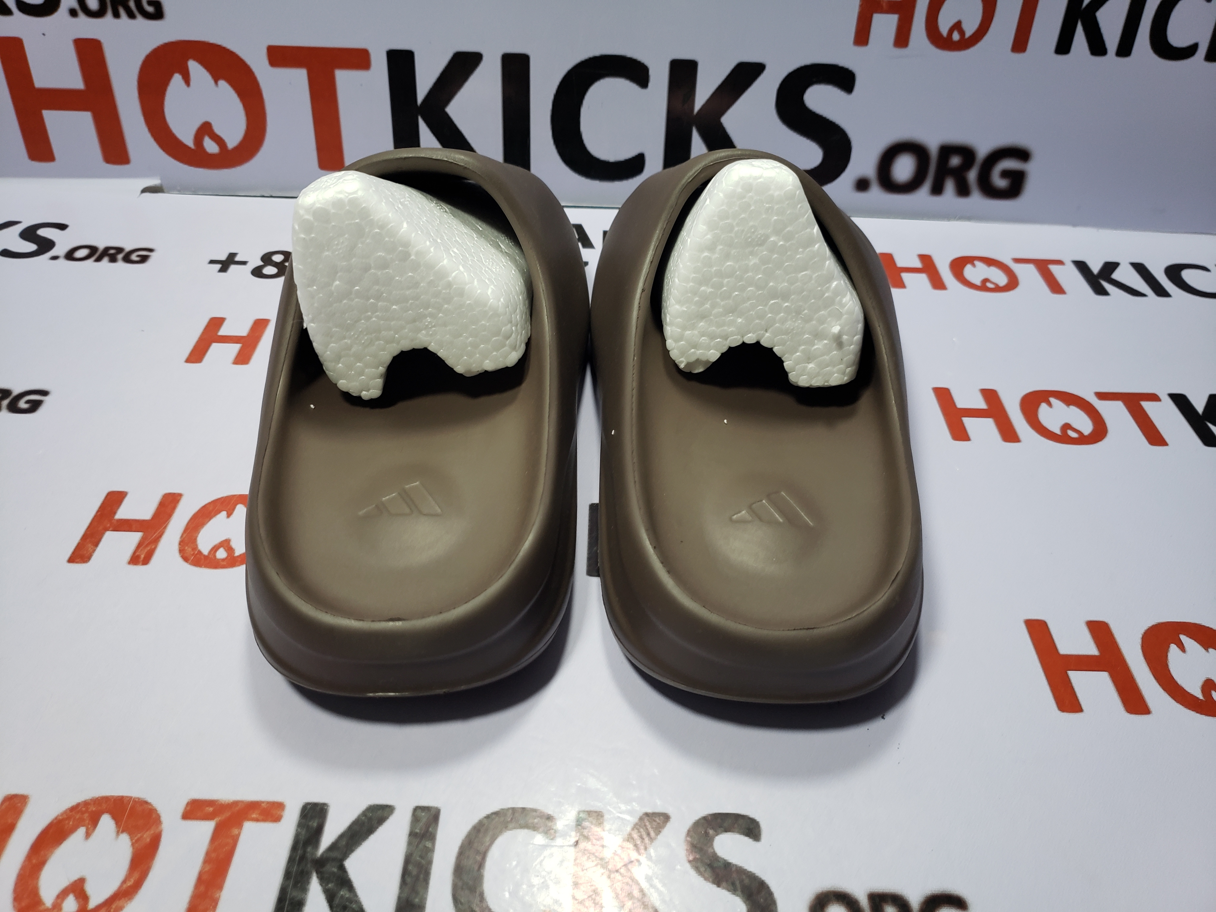 OG Yeezy Slide Soot, G55495