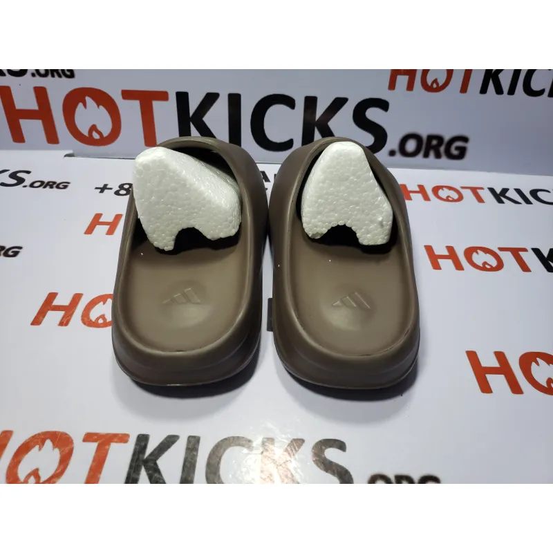 OG Yeezy Slide Soot, G55495