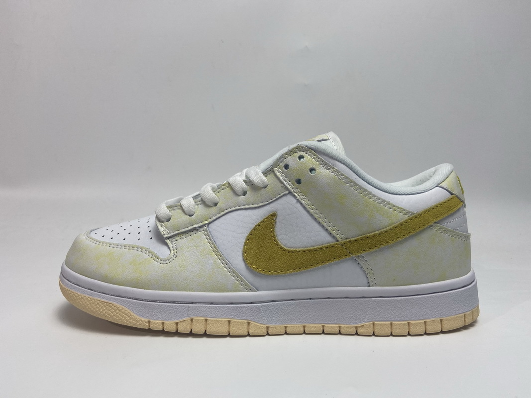 OG Dunk Low Strike Yellow