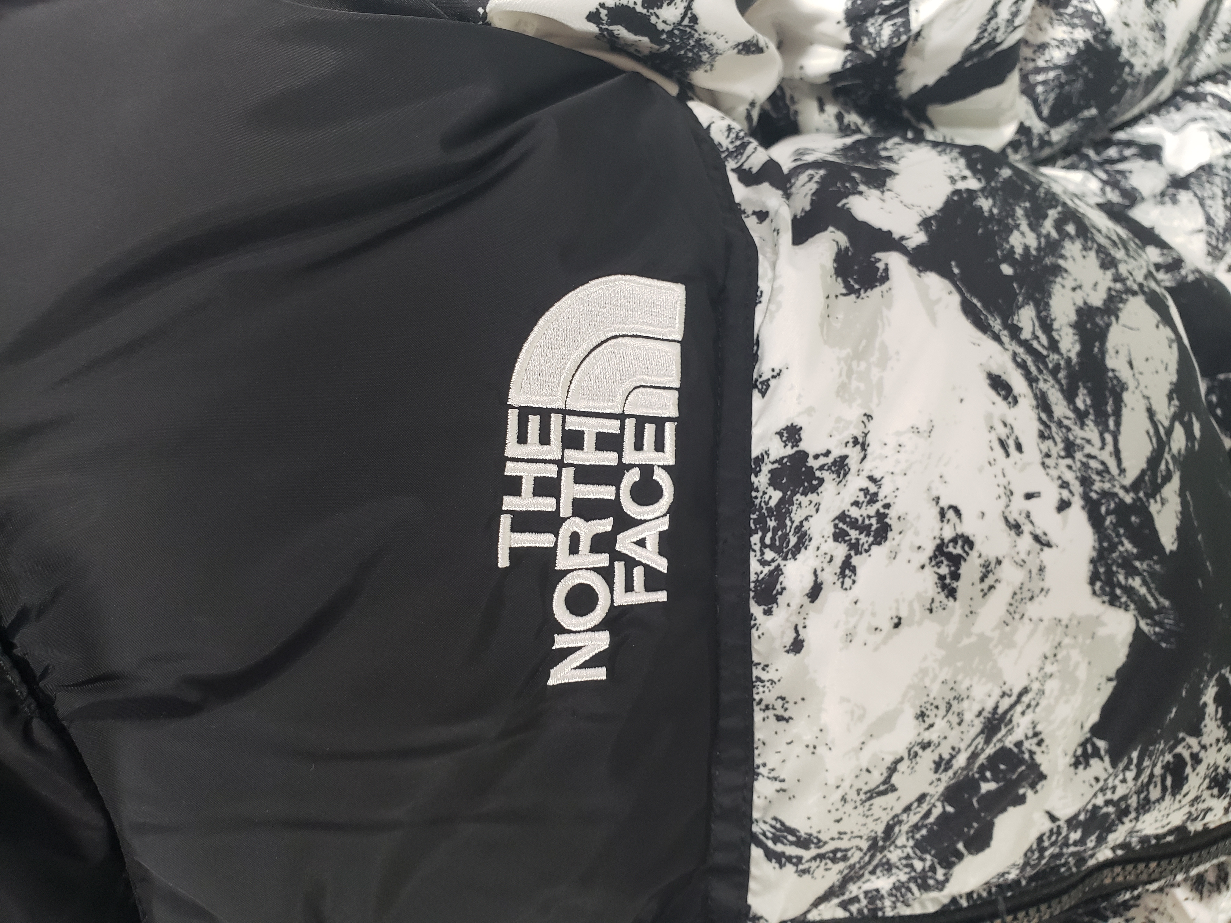 TheNorthFace Splicing White And Snow Mountain