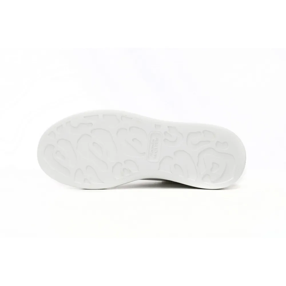 Alexander McQueen Oversized Sneaker ' Iridescent White' 561580WHVI59375
