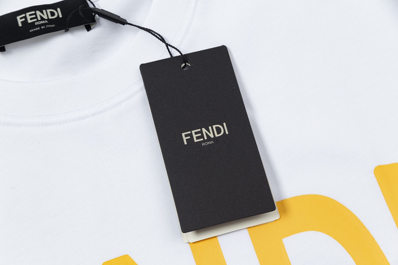 FENDI T-shirt 121