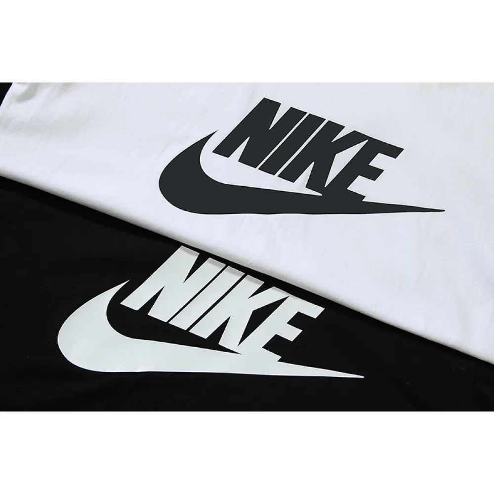   Nike T-shirt N807346