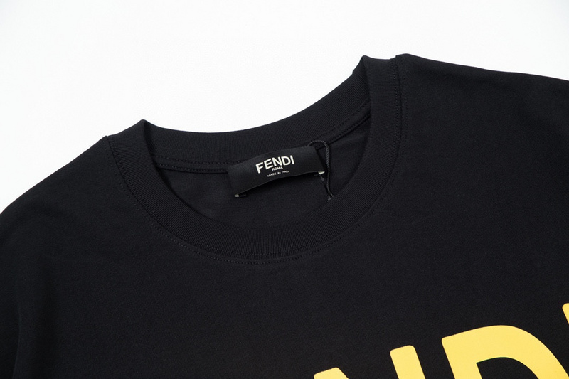 FENDI T-shirt 122
