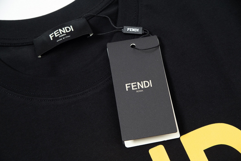 FENDI T-shirt 122
