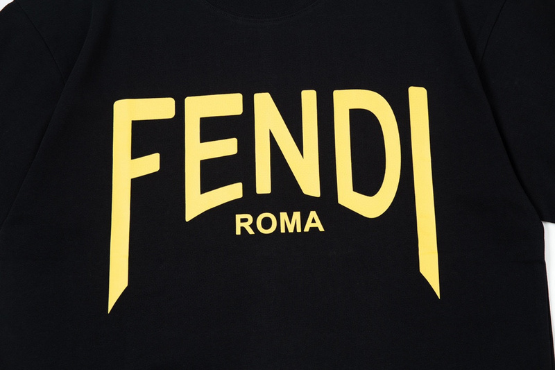 FENDI T-shirt 122