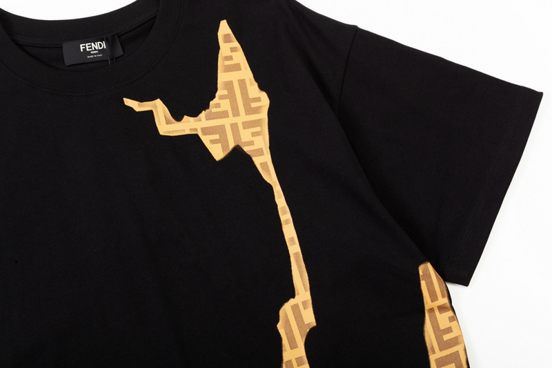 FENDI T-shirt 124