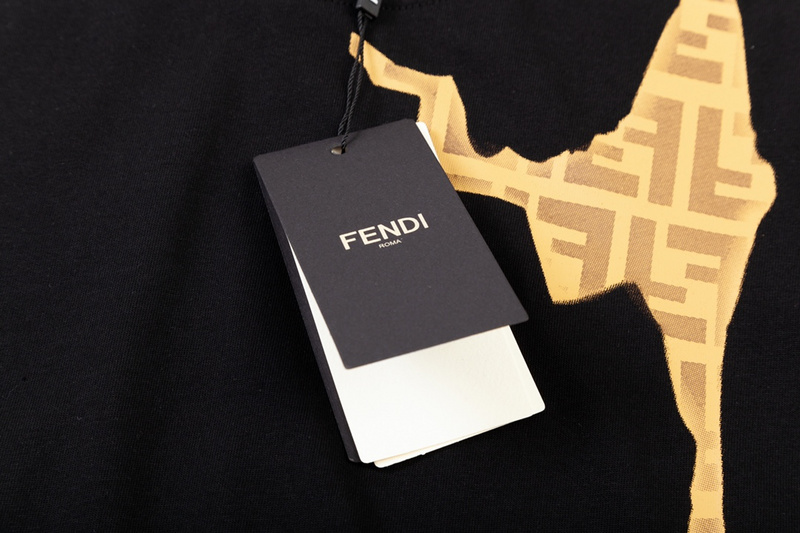 FENDI T-shirt 124