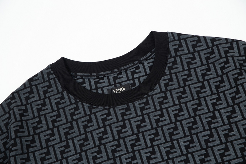 FENDI T-shirt 131