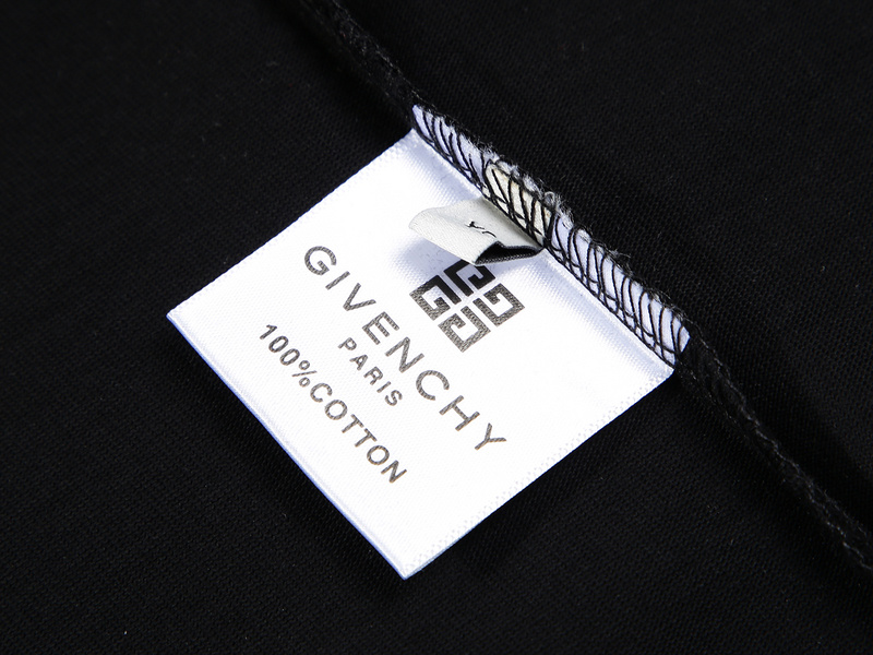    GIVENCHY T-shirt 19
