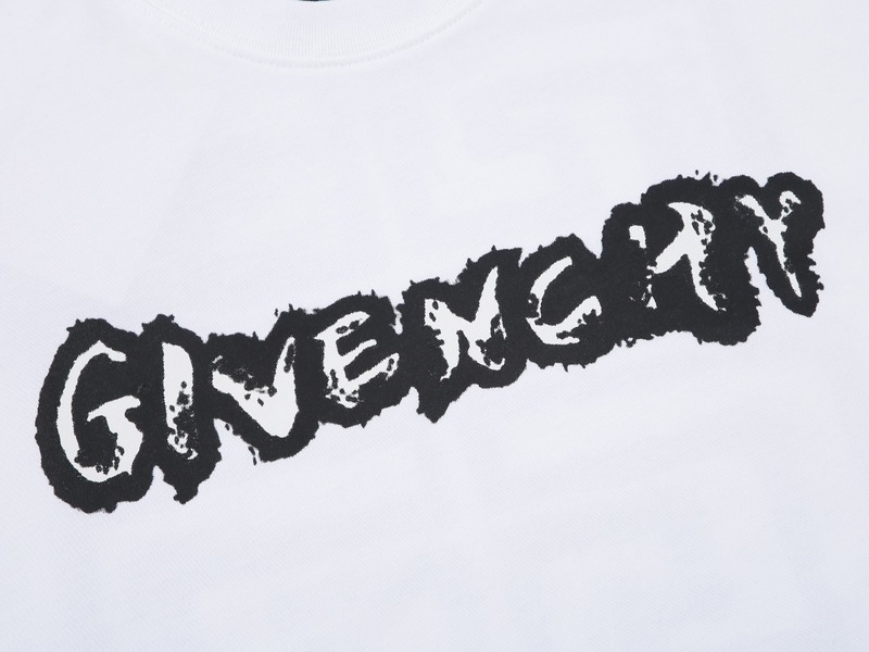   GIVENCHY T-shirt 18
