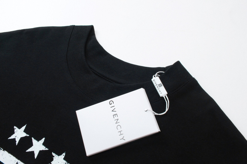 GIVENCHY T-shirt 12