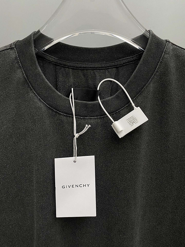  GIVENCHY T-shirt 8