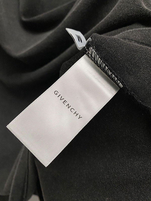  GIVENCHY T-shirt 8