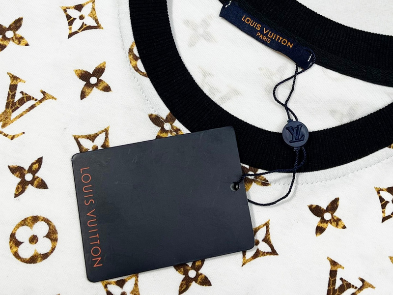  Louis Vuitton T-shirt 204347