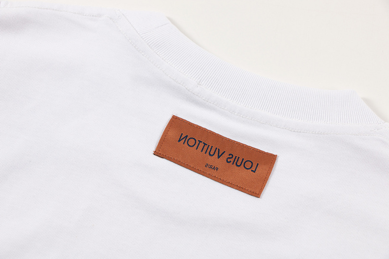  Louis Vuitton T-shirt 204740