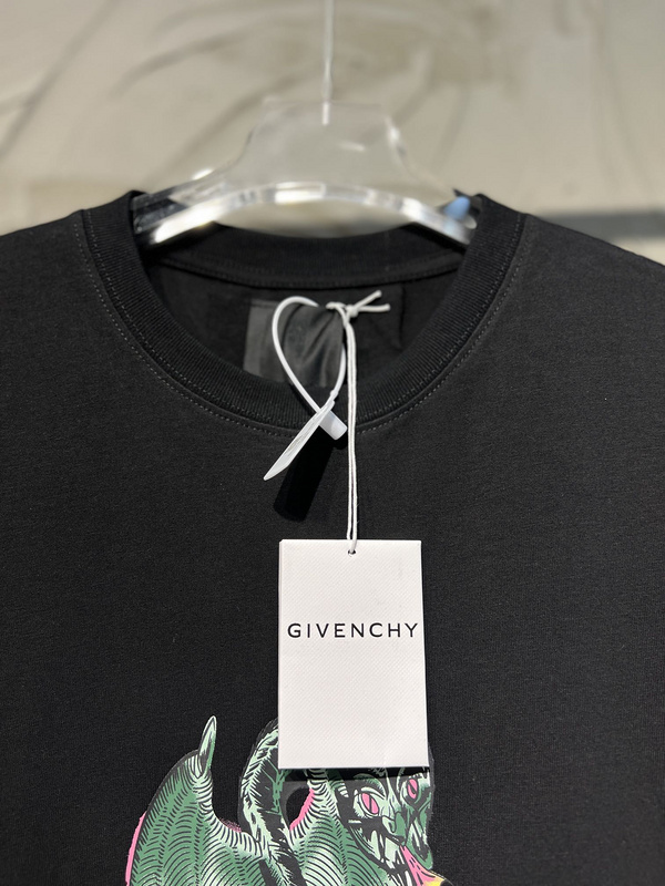 GIVENCHY T-shirt 25