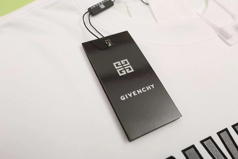 GIVENCHY T-shirt 30