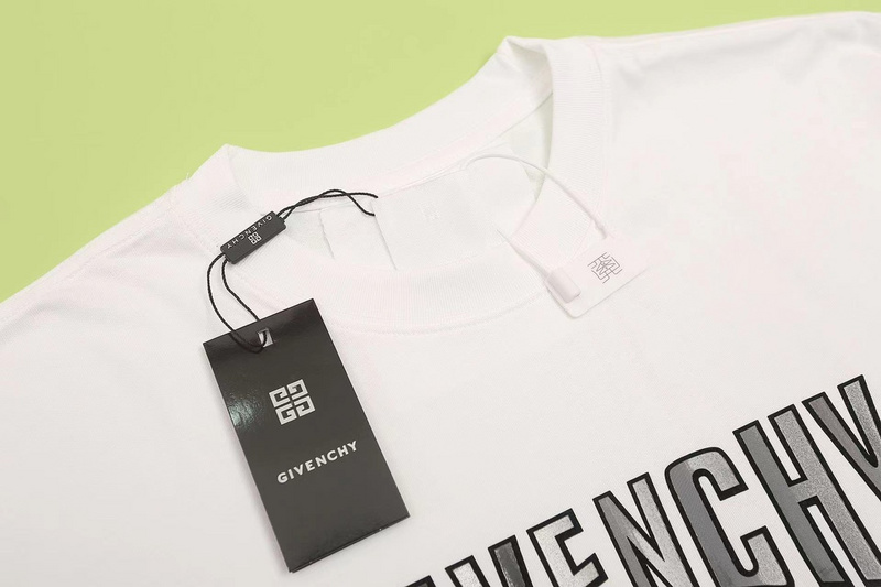 GIVENCHY T-shirt 30