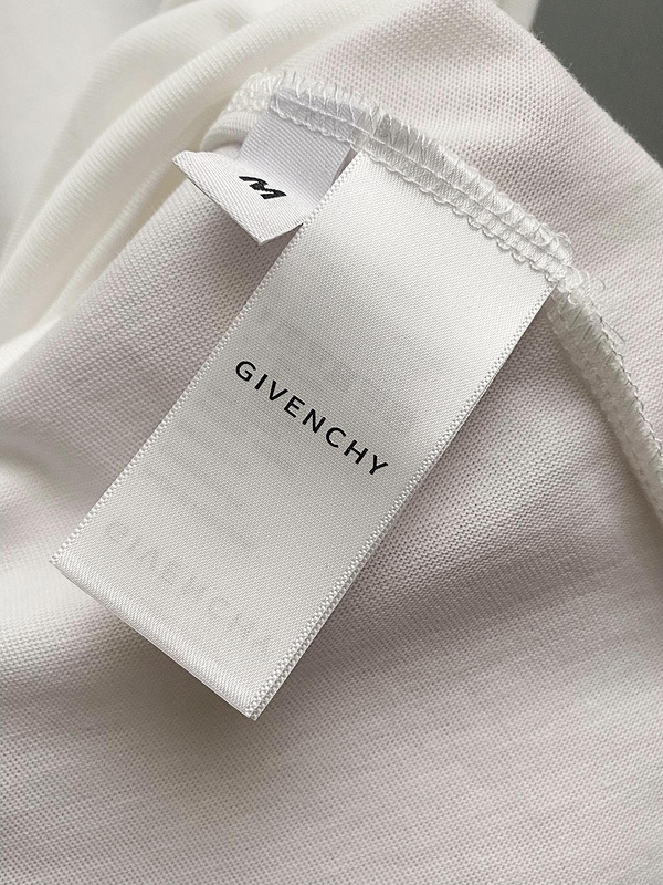 GIVENCHY T-shirt 9