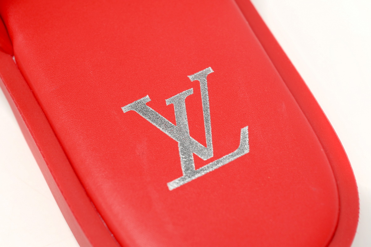 l**is V*t*n oasis red embossing