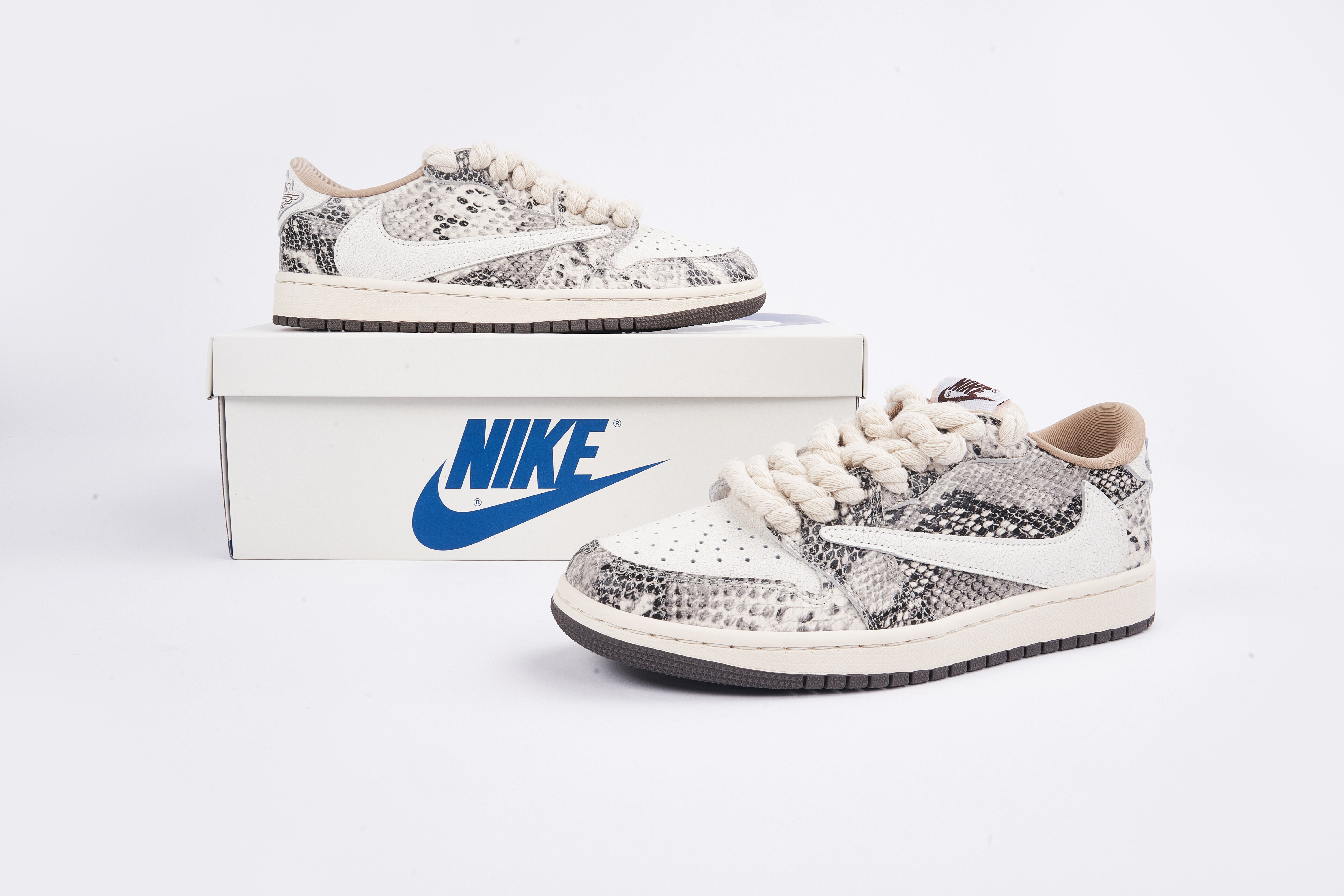 Air Jordan 1 Low Travis Scott Crackle Snake Skin