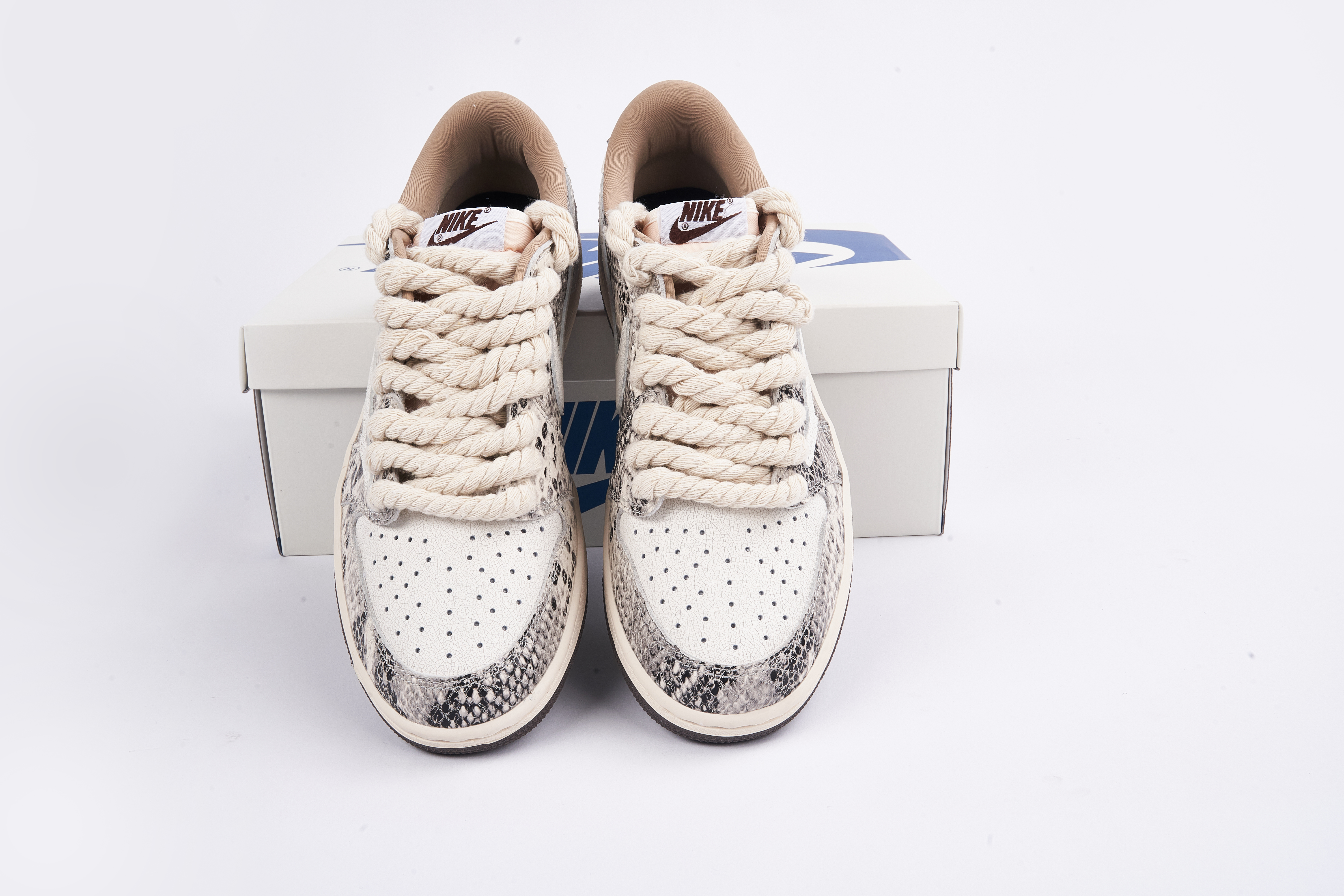Air Jordan 1 Low Travis Scott Crackle Snake Skin