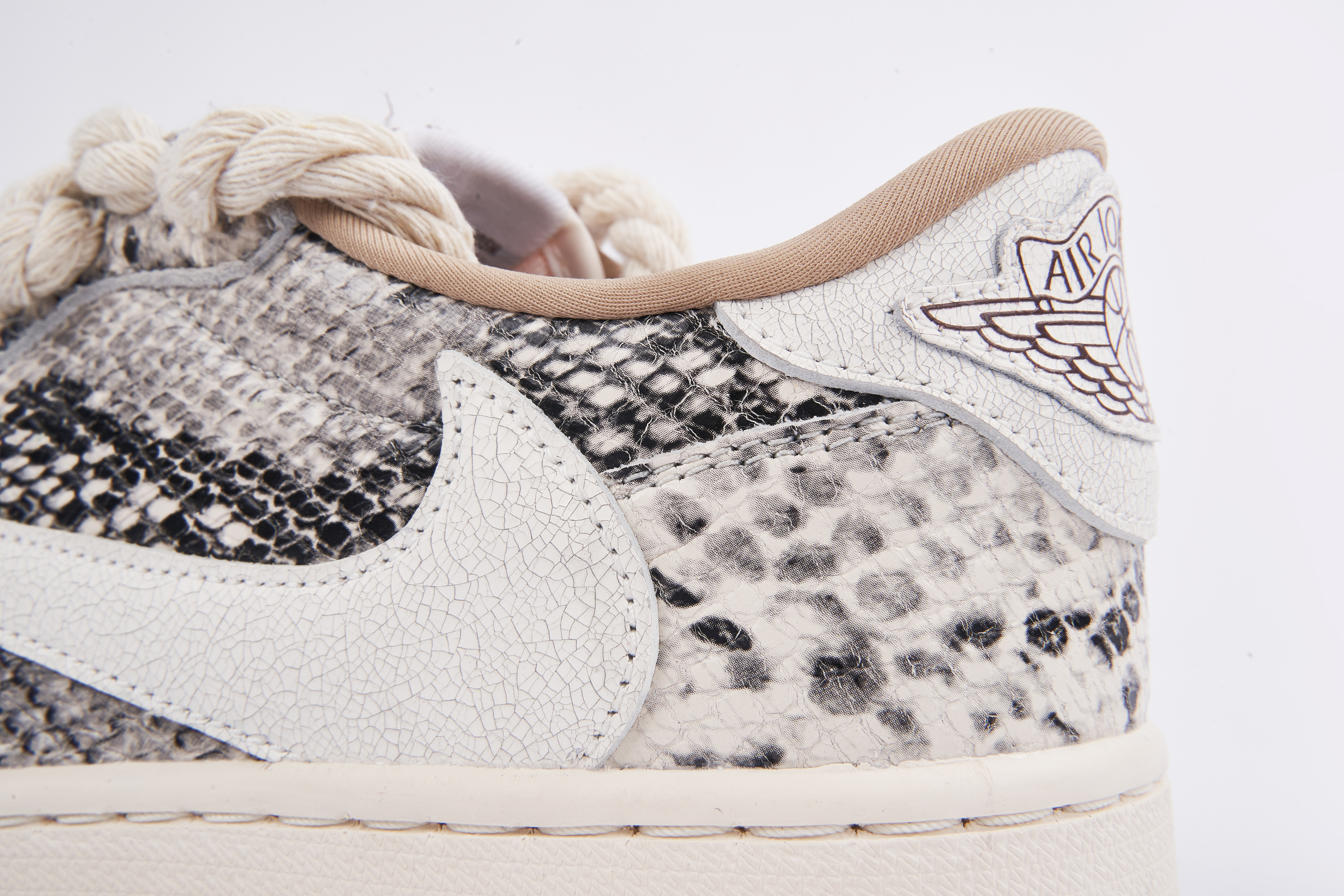 Air Jordan 1 Low Travis Scott Crackle Snake Skin