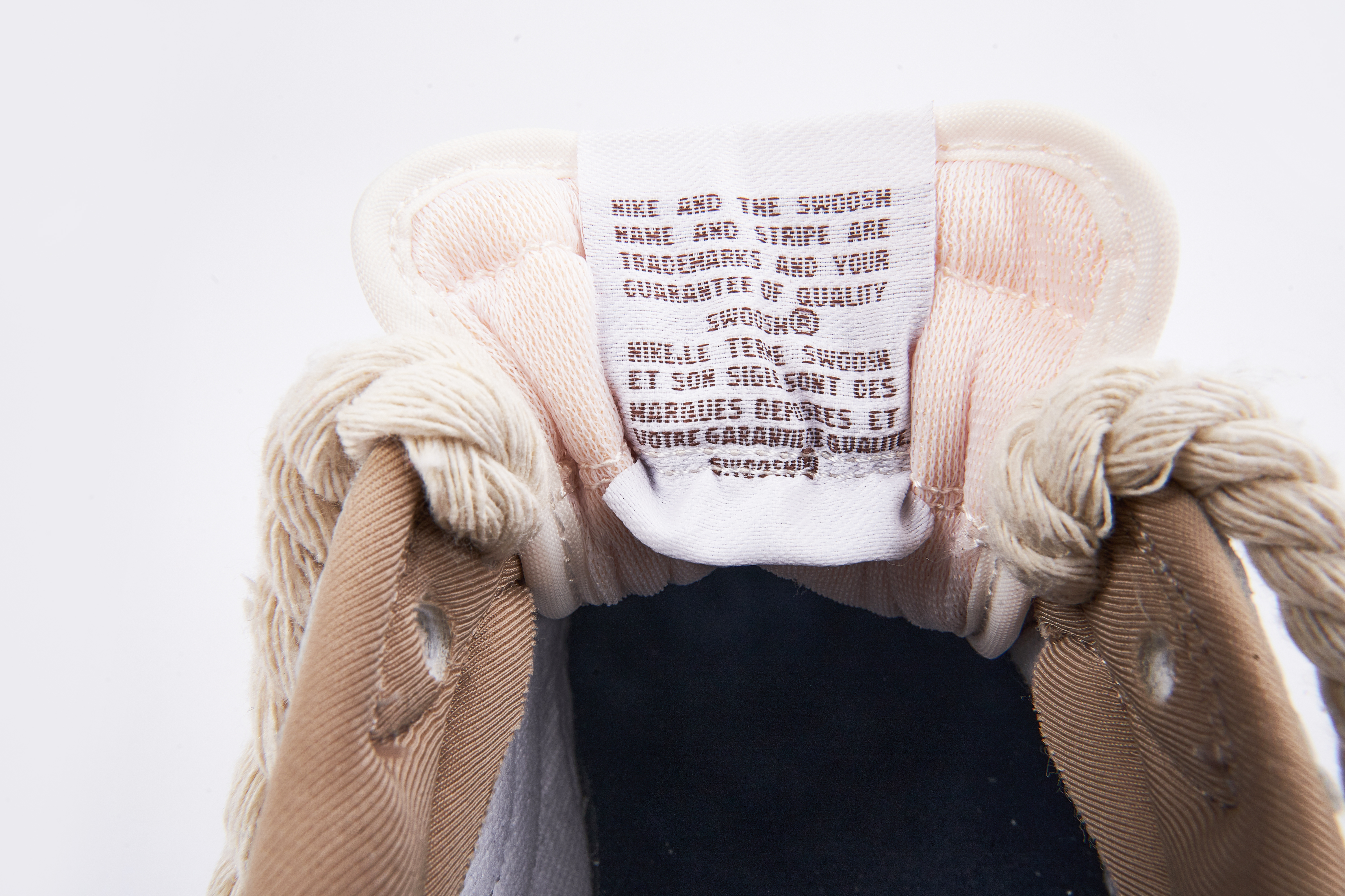 Air Jordan 1 Low Travis Scott Crackle Snake Skin