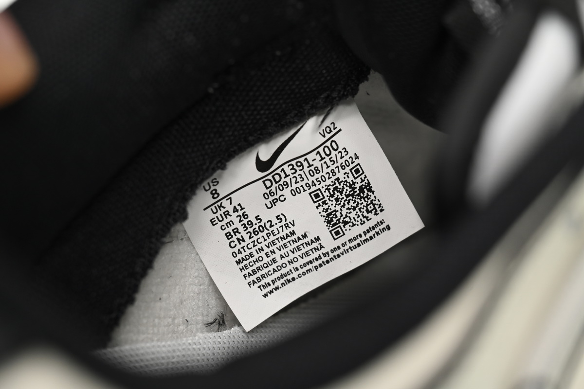 Nike Dunk Low Interstellar black and white DD1391-100