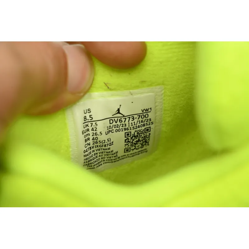  Tagz x Air jordan 4 Plush Fluorescent Yellow DV6773-700