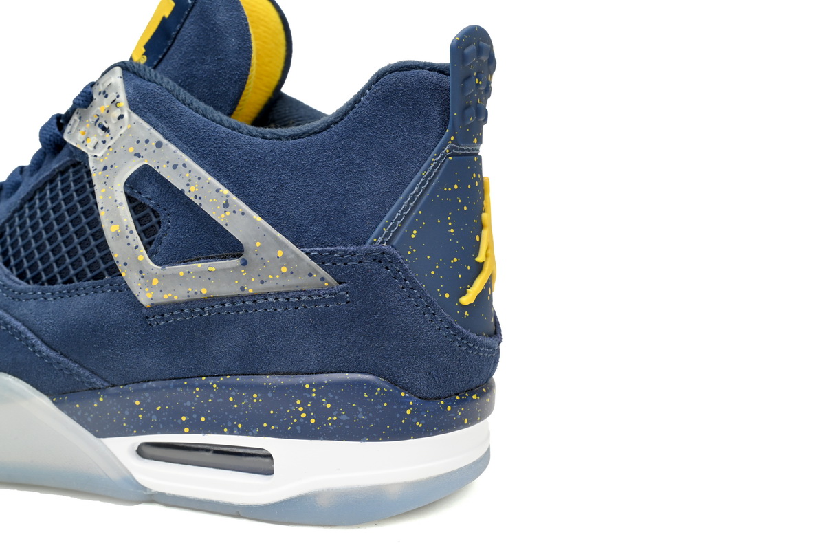 Jordan 4 Retro Michigan (PE) 1036660