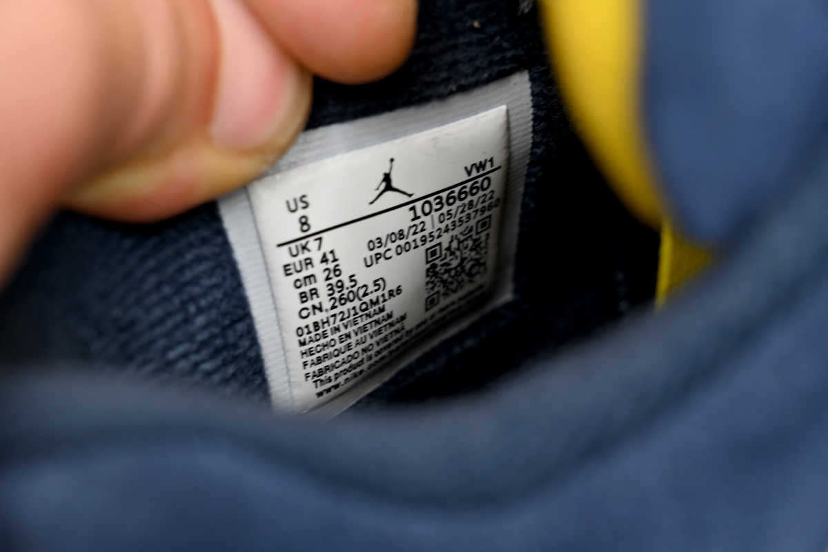 Jordan 4 Retro Michigan (PE) 1036660