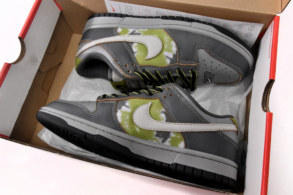 Nike SB Dunk Low HUF Wait, What!? (Friends and Family) FD8775-002