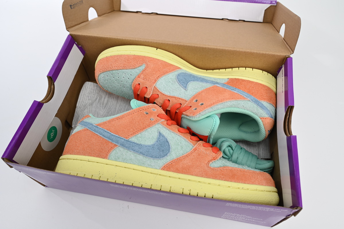 Nike SB Dunk Low Orange Emerald Rise DV5429-800