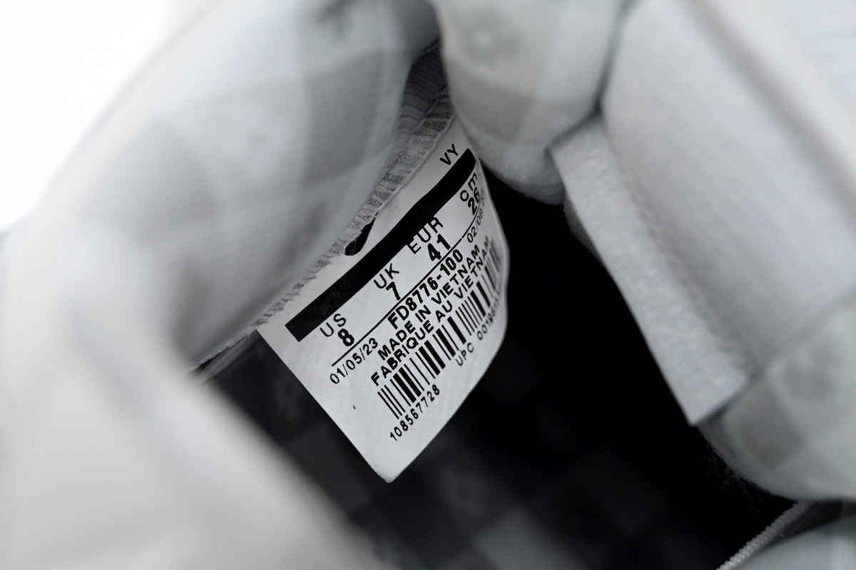 Nike SB Dunk Low White Lobster (Friends and Family) FD8776-100