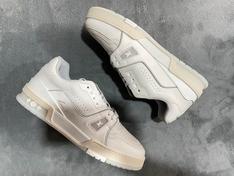 l**is V*t*n trainer white litchi pattern  fd0221