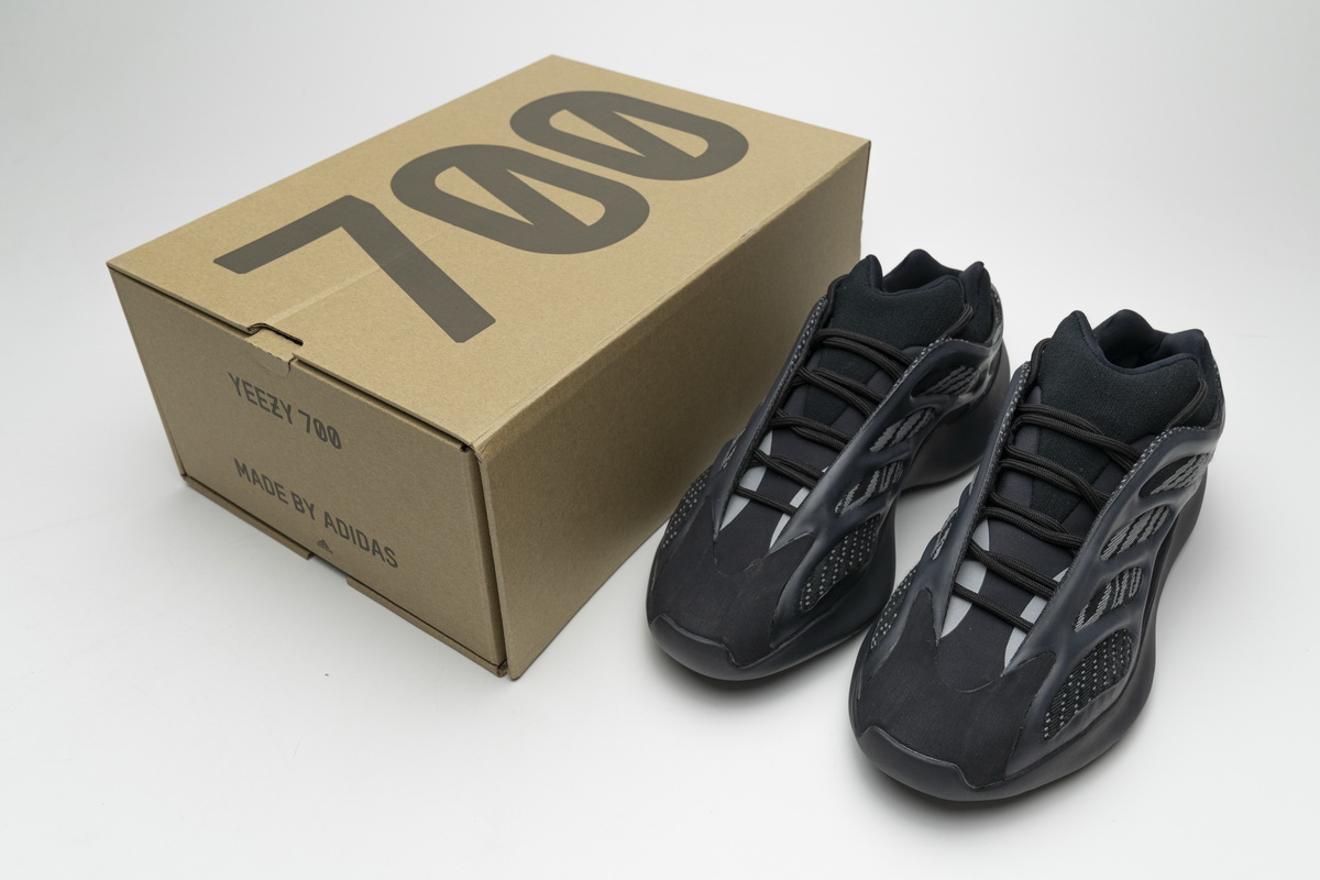 Ad*s yeezy 700 v3 alvah h67799