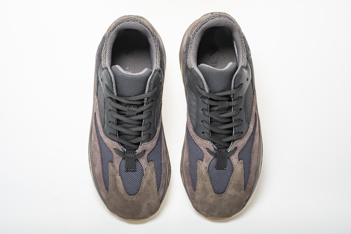 Ad*s yeezy boost 700 mauve  ee9614