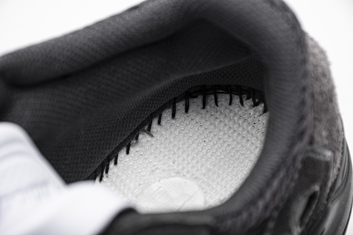 Adidas Yeezy Boost 700 Utility Black (2019/2023)  FV5304