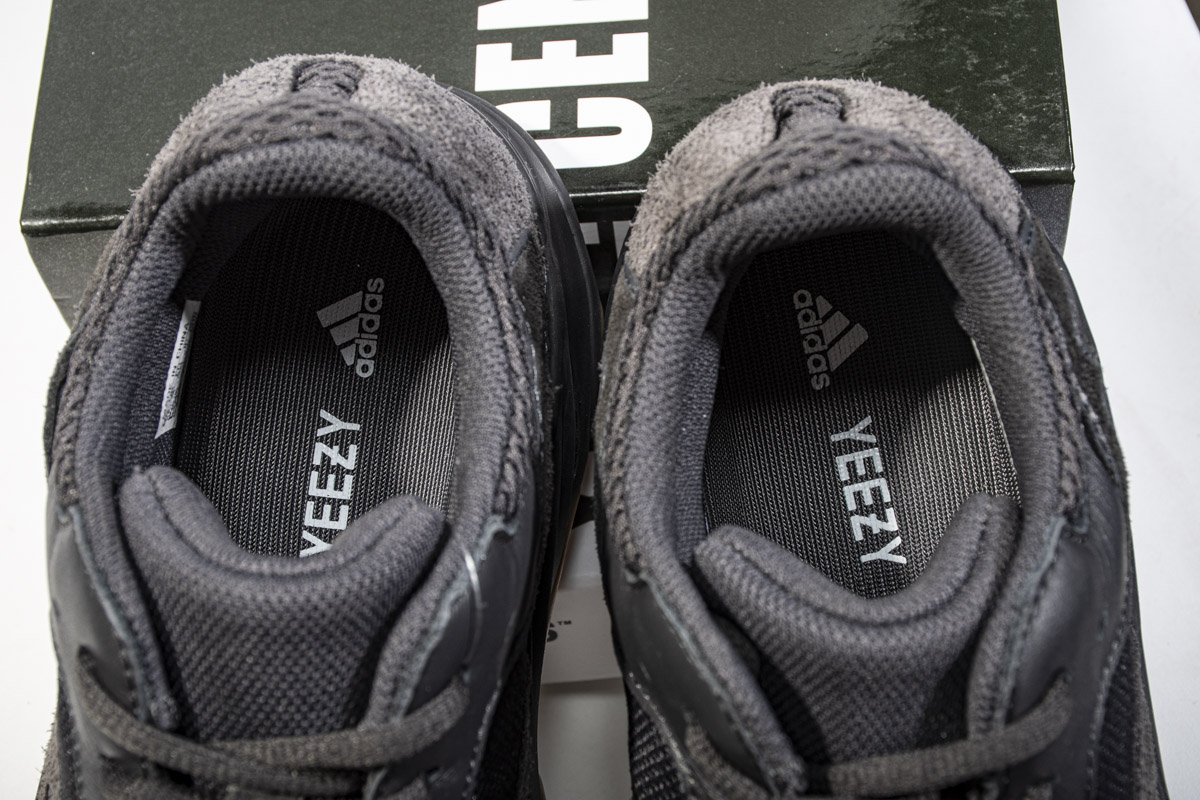 Adidas Yeezy Boost 700 Utility Black (2019/2023)  FV5304