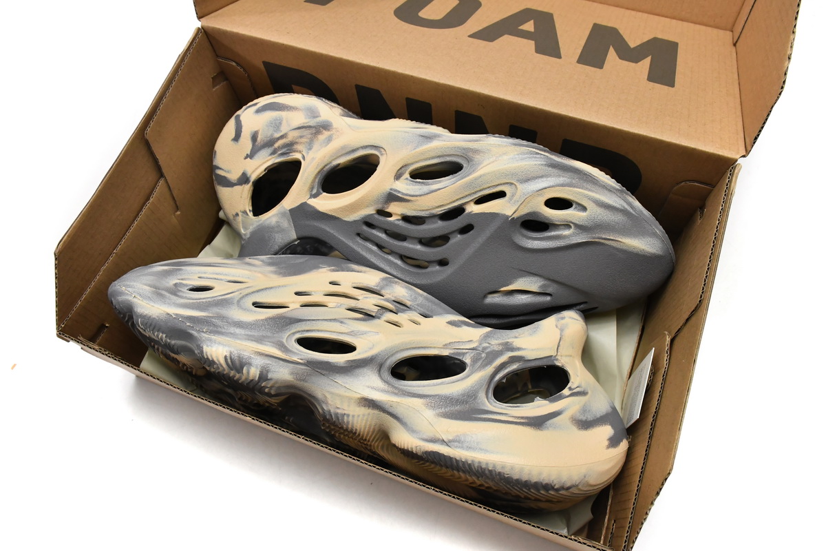 Ad*s yeezy foam rnnr mxt moon gray gv7904