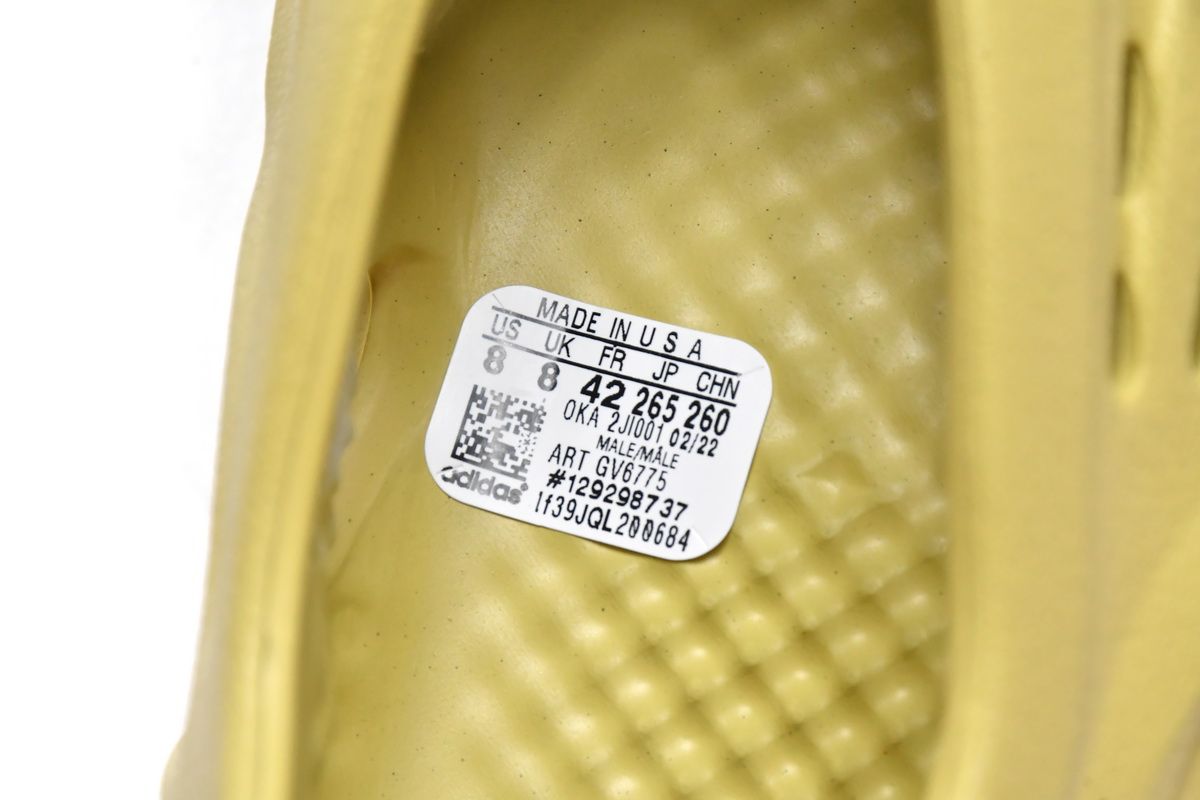 Ad*s yeezy foam rnnr sulfur gv6775