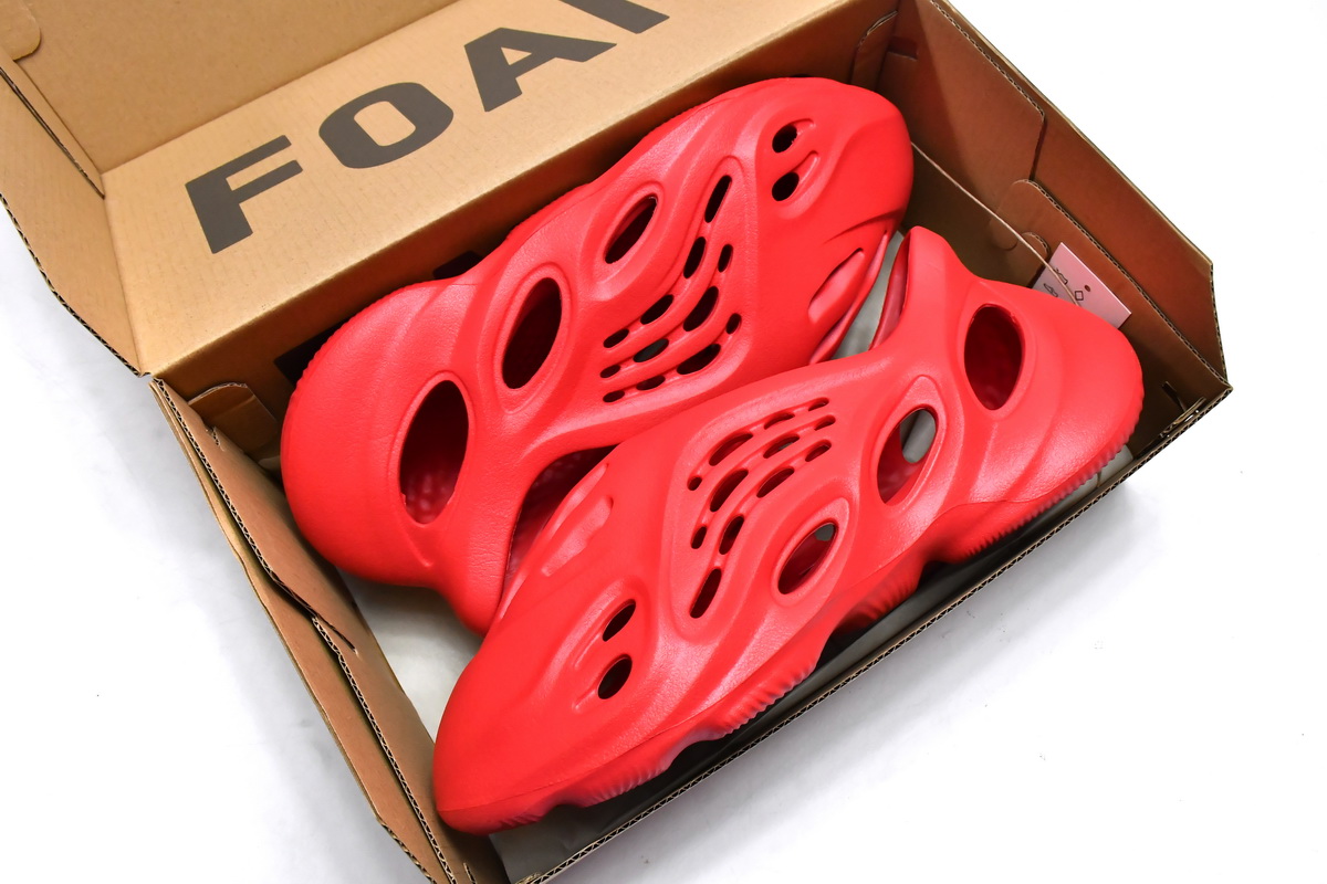 Ad*s yeezy foam rnnr vermillion gw3355