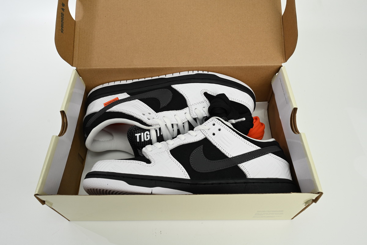 Nike SB Dunk Low TIGHTBOOTH FD2629-100