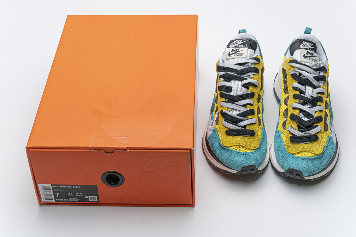 Nike Vaporwaffle sacai Tour Yellow Stadium Green CV1363-700