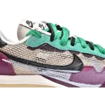 Nike Vaporwaffle sacai Villain Red Neptune Green  DD3035-200