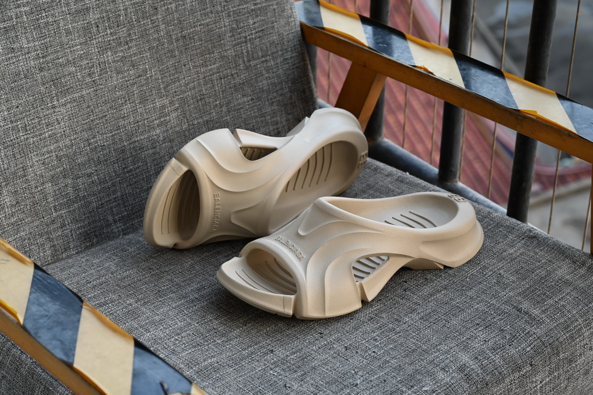  BALENCIAGA Bei Ge  653874W3CE29300