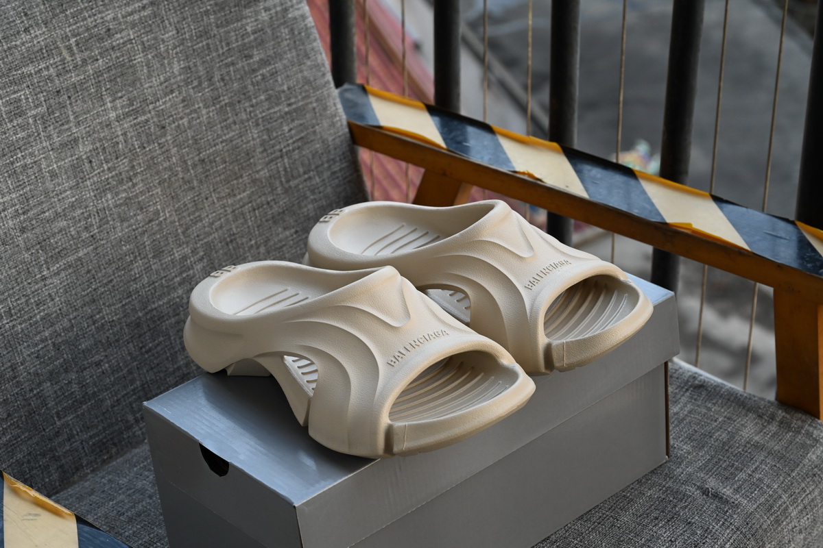  BALENCIAGA Bei Ge  653874W3CE29300